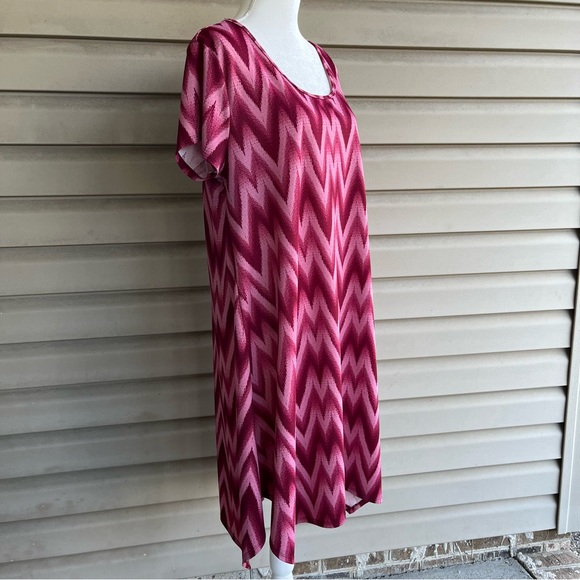 •Espresso• Brick Red Pullover Chevron Dress - Size 1X - Picture 4 of 6